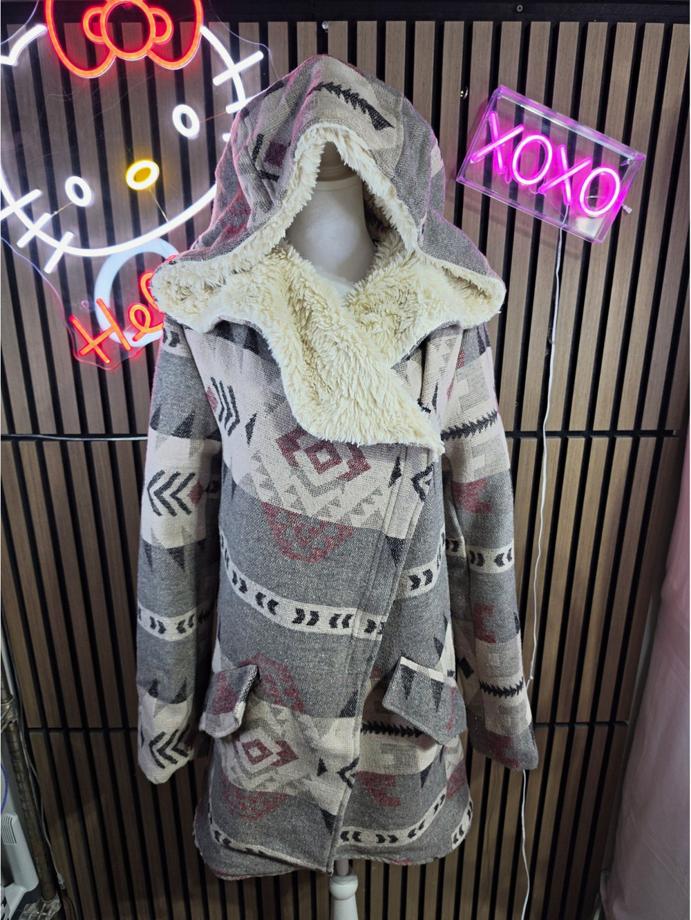 Me Jane Coat Womens L Gray Beige Aztec Geometric Hooded Faux Fur Zip Lined